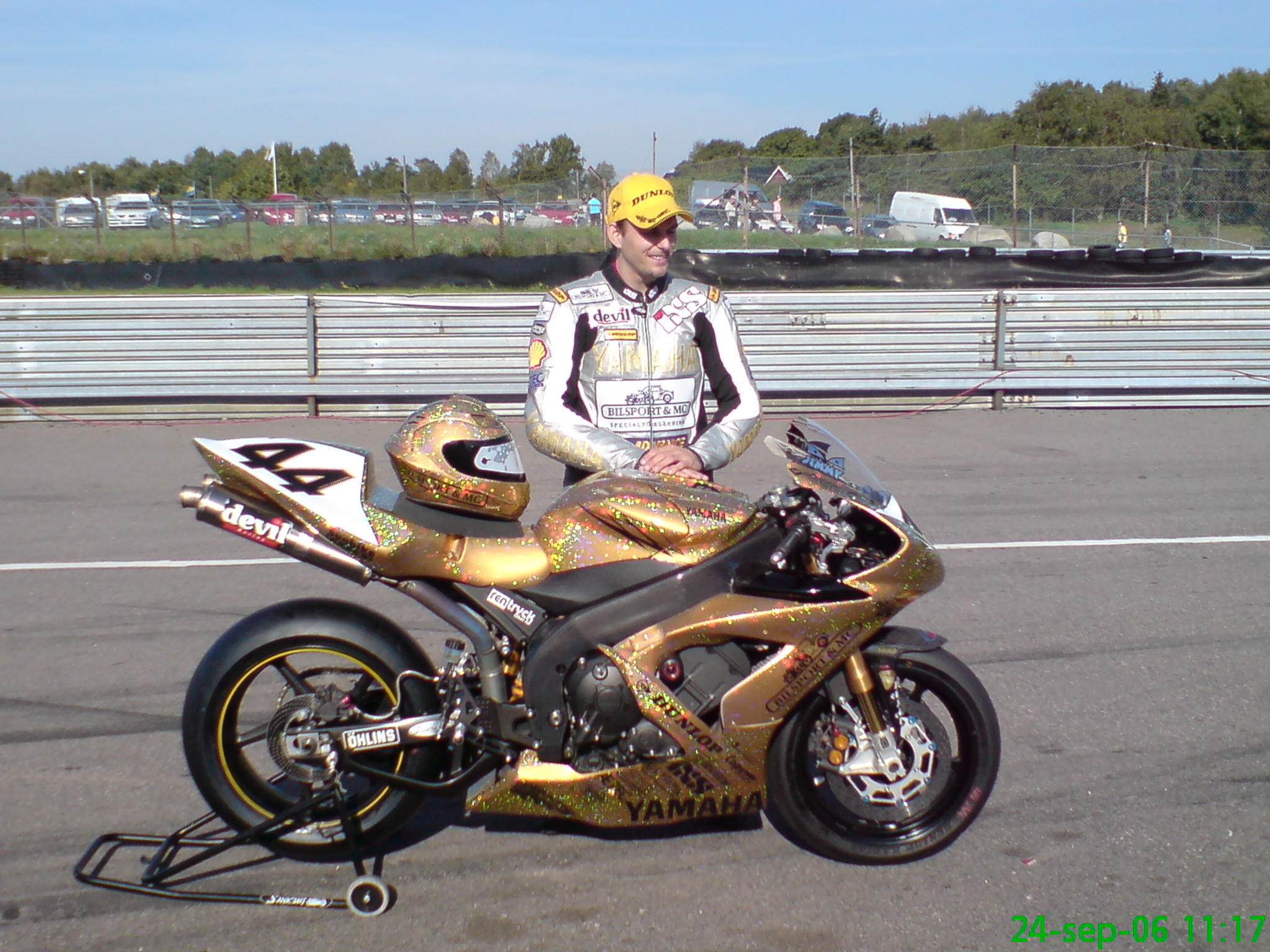 Jimmy Lindström Superbike Champ -06 Bromsslangar, kraschpuckar, kolfiberframskärm mm.